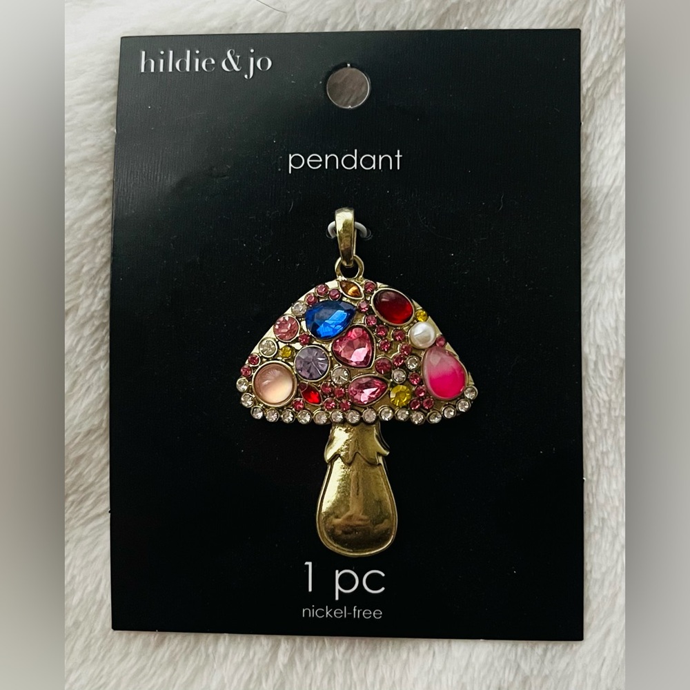 HILDIE & JO Bling Mushroom Pendant NEW!